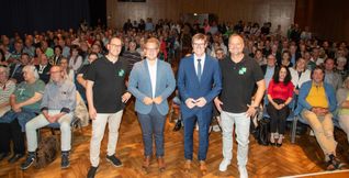 Beim SZ/BZ-Duell im Kleinen Saal der Stadthalle (von links): Redaktionsleiter Tim Schweiker, Max Reinhardt, Markus Kleemann und Chefreporter Jürgen Wegner.