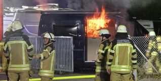 Das Feuer ging auch auf ein anderes Wohnmobil über.