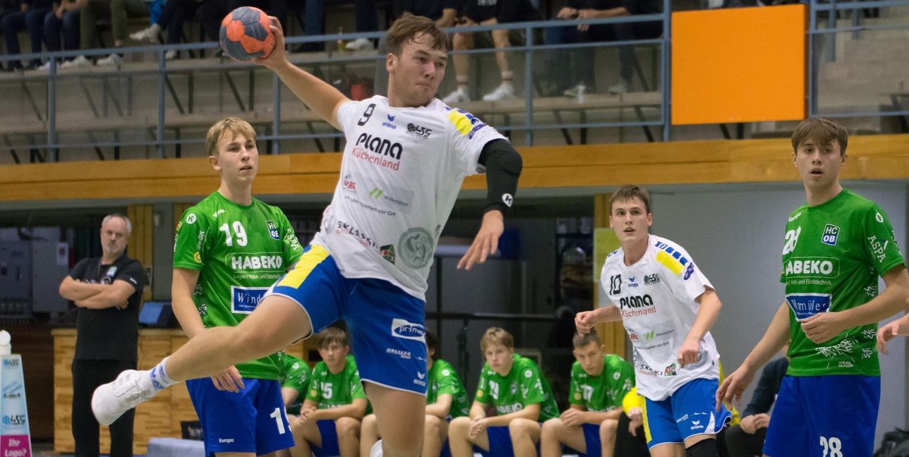 Tim Negler (beim Wurf) und Mikko Frommer gehören nun fest zum Verbandsliga-Kader der HSG Böblingen/Sindelfingen.Bild: Zvizdiç