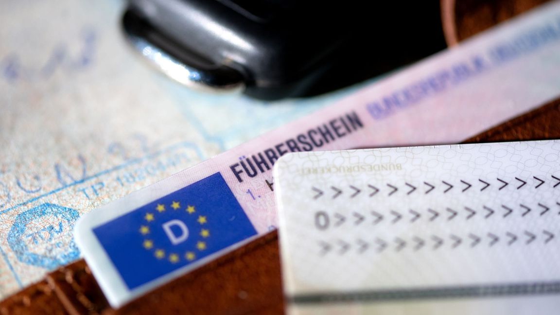 Die Bundeswehr wirbt mit einem satten Zuschuss zum Führerschein um Nachwuchs. Führerscheine kosten mittlerweile 4.000 Euro und mehr.