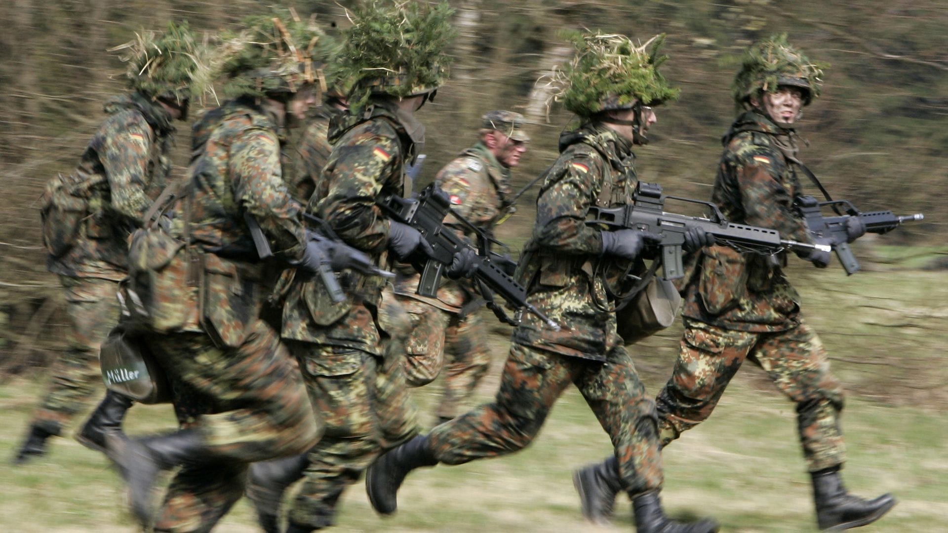 Mit dem Wehrdienstgesetz erhofft sich die Regierung mehr Klarheit darüber, wie viele junge Menschen für die Truppe in Frage kämen, und auch mehr Freiwillige.