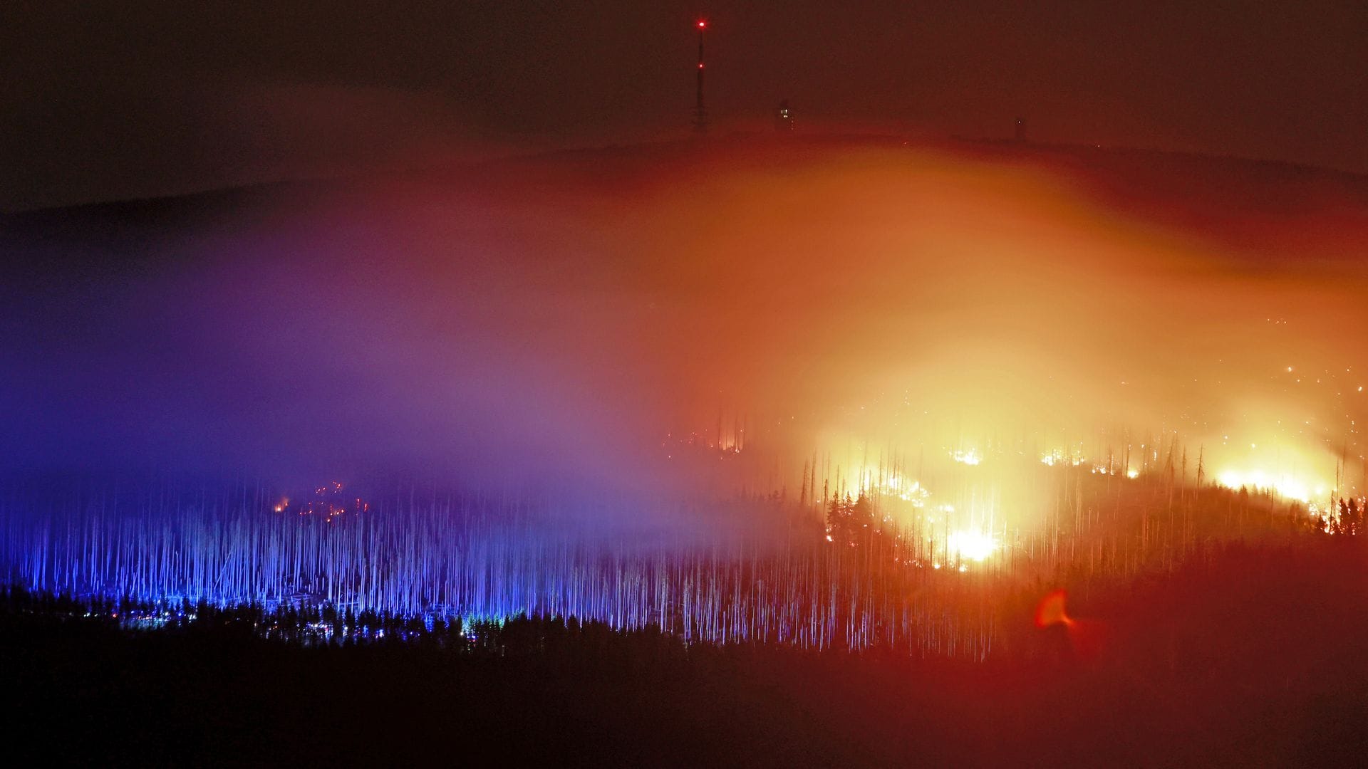 Flammenmeer am Brocken: Erneut ist an Sachsen-Anhalts höchstem Berg ein großer Waldbrand ausgebrochen (Foto aktuell).