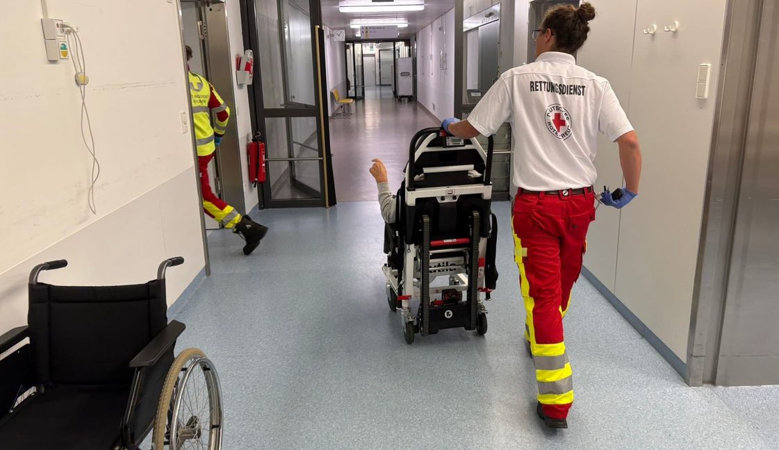 Der Einsatz läuft professionell und unaufgeregt ab.
