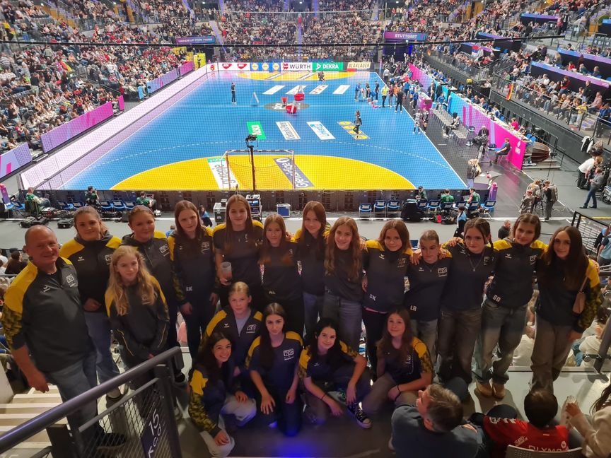 Toller AM-Abend: Nachdem die südamerikanischen Gäste ausgecheckt hatten, ging es für die Hoteliers-Tochter Eva Volz mit der weiblichen C-Jugend der HSG Schönbuch am Sonntagabend in die Porsche-Arena zum Spiel der deutschen Auswahl gegen Serbien.