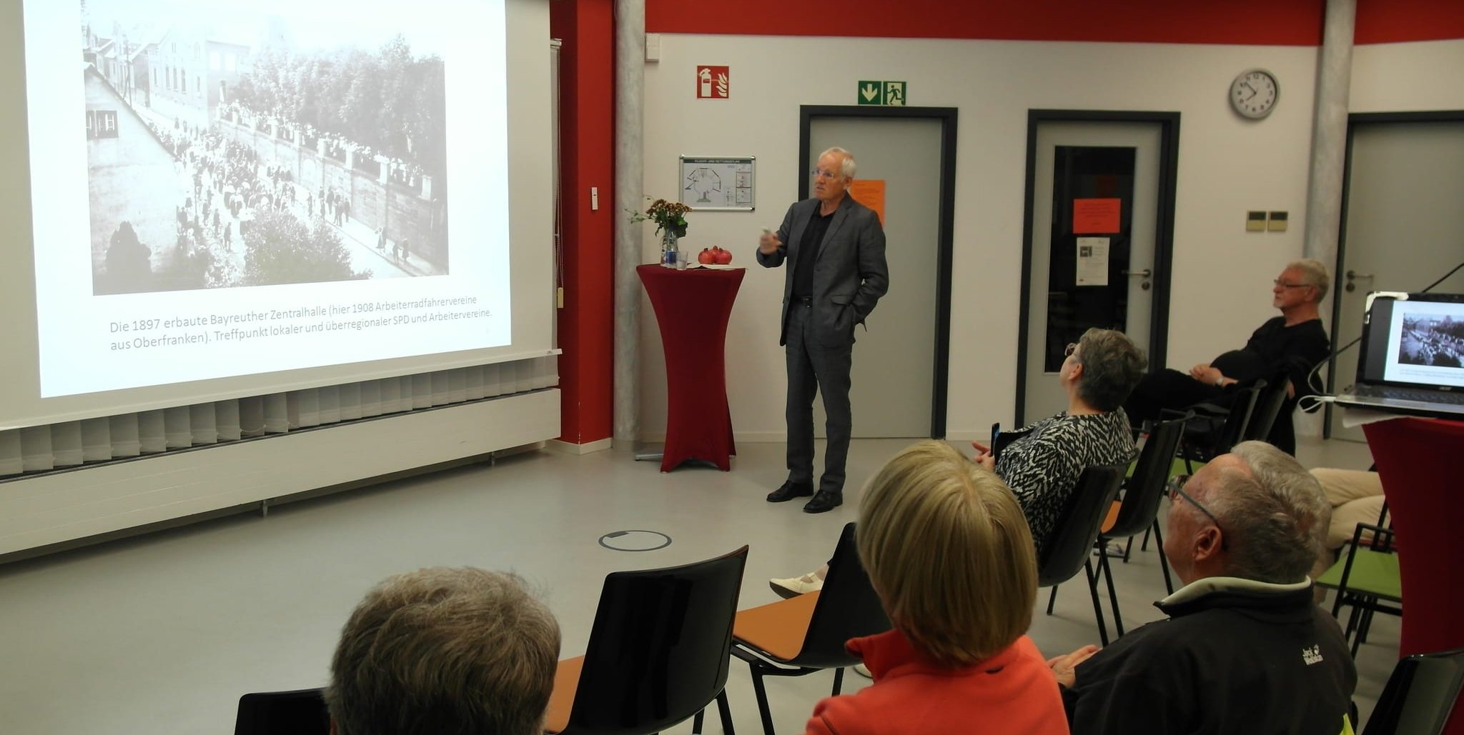 Referent Wolfgang Hasibether ist Diplom-Sozialwirt von der Wilhelm-Leuschner-Stiftung in Bayreuth. Sein Vortrag trägt den Titel „Wilhelm Leuschner – Kämpfer für Freiheit und Demokratie im Widerstand gegen das NS-Regime“ und fragt nach dessen Bedeutung für unsere heutige Zeit. Bilder: Staber