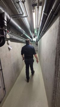 Antonio Azzuré geht durch die Katakomben der Mineraltherme.