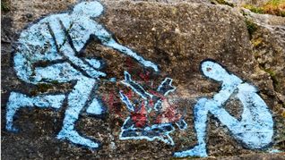 Die Zähmung von Wildfeuern (beispielsweise aus Blitzschlägen oder Erdbränden) und später die Kunstfertigkeit, Feuer zu entfachen, waren wichtige Schritte auf dem Weg der  Menschwerdung.