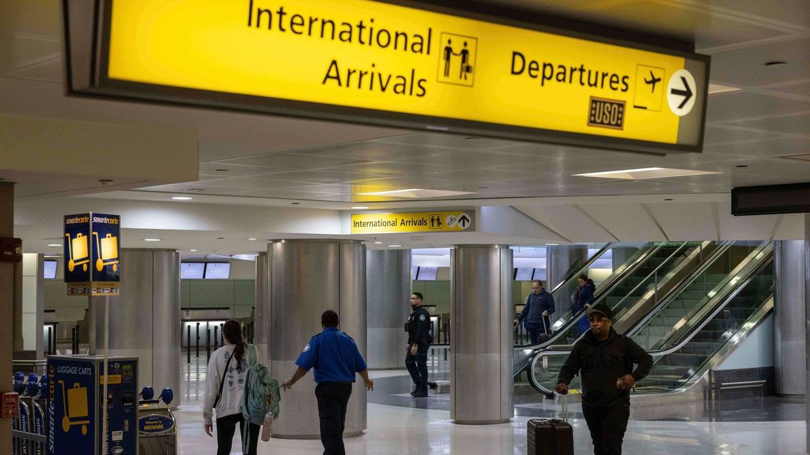 Auch Menschen, die mit einem gültigen Visum in die USA einreisen, werden künftig stärker unter die Lupe genommen. (Symbolbild)