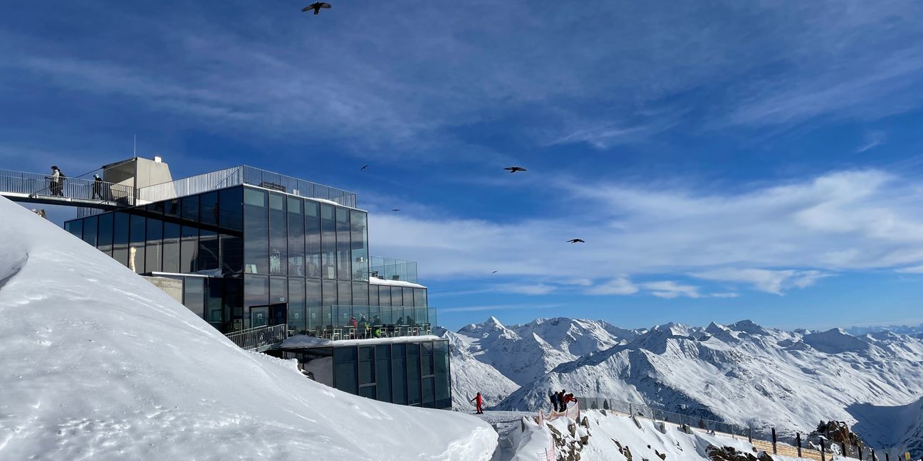 Eingebettet in majestätische Berggipfel: das Restaurant ice Q in Sölden.Bild: Kalus