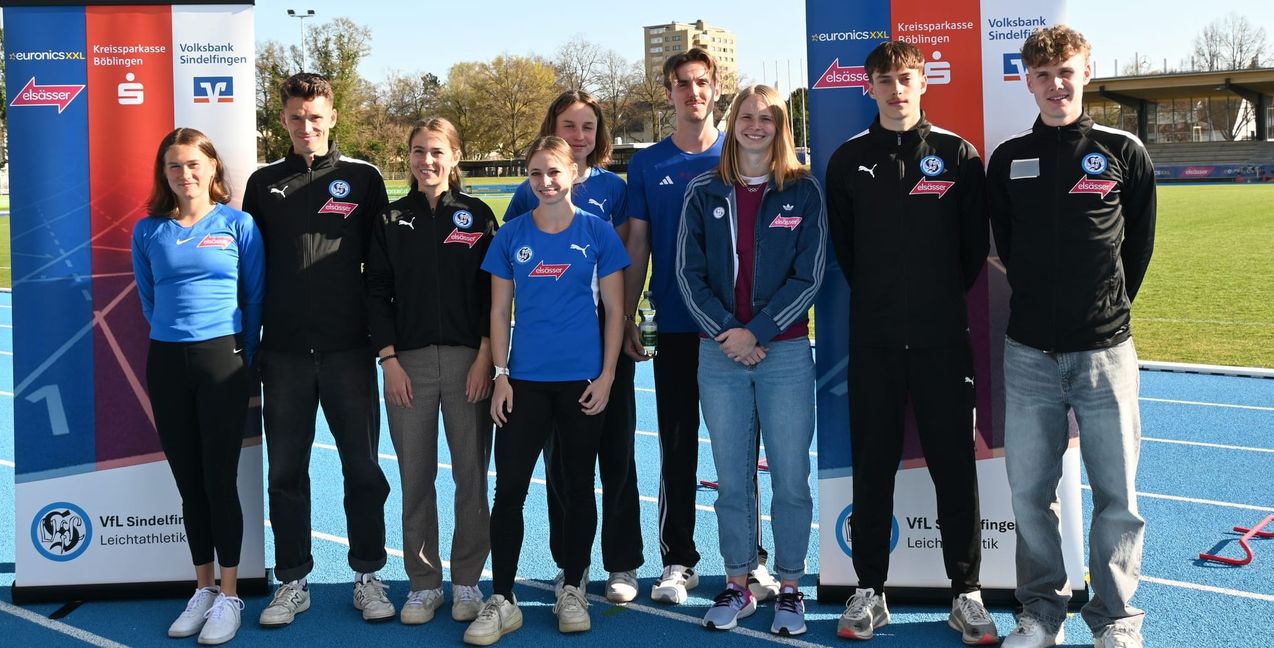 Das Perspektivteam der Sindelfinger Leichtathleten: Mia Jurenka, Tobias Prater, Kim Bödi, Melanie Böhm, Emily Junginger, Velten Schneider, Jessica-Bianca Wessolly, Alexander Stepanov, Kurt Lauer (von links). Bild: Schüttke