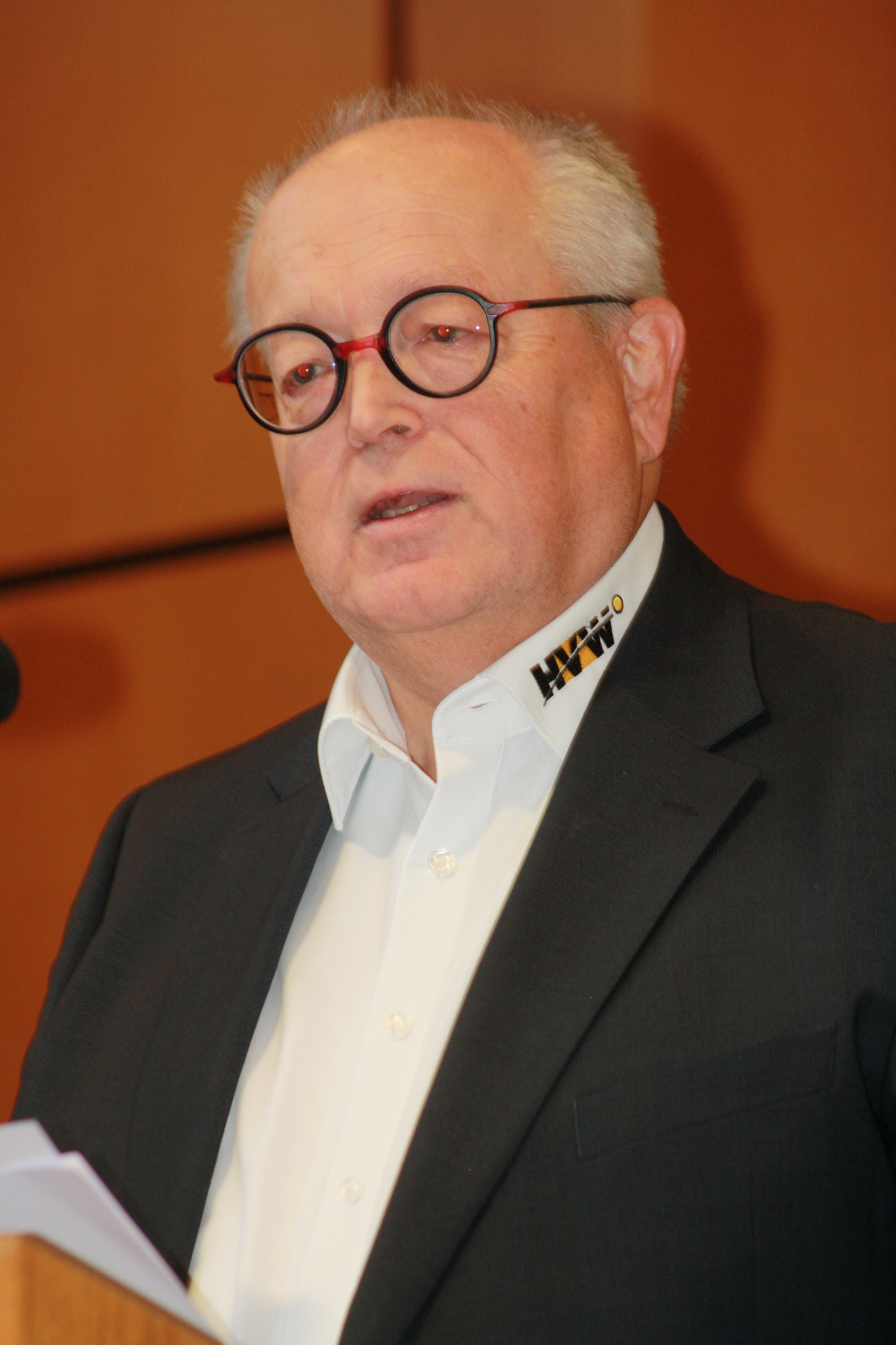 Hans Artschwager wurde auf der Delegiertenversammlung in Holzgerlingen nach dem Mittaessen kalt erwischt. Bild: Gauß