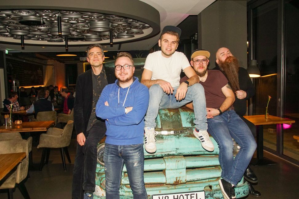 Henning Schmidtke, Jan Preuss, Jamie Wierzbicki, Toby Käp und Johnny Armstrong (von links) haben das Publikum bei der Böblinger Comedy Night bestens unterhalten. Bildder: Dettenmeyer