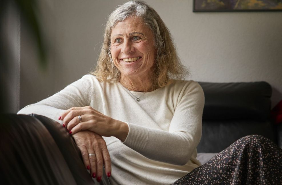 Stefanie Hammer in ihrem Haus in einer kleinen Gemeinde bei Pforzheim
