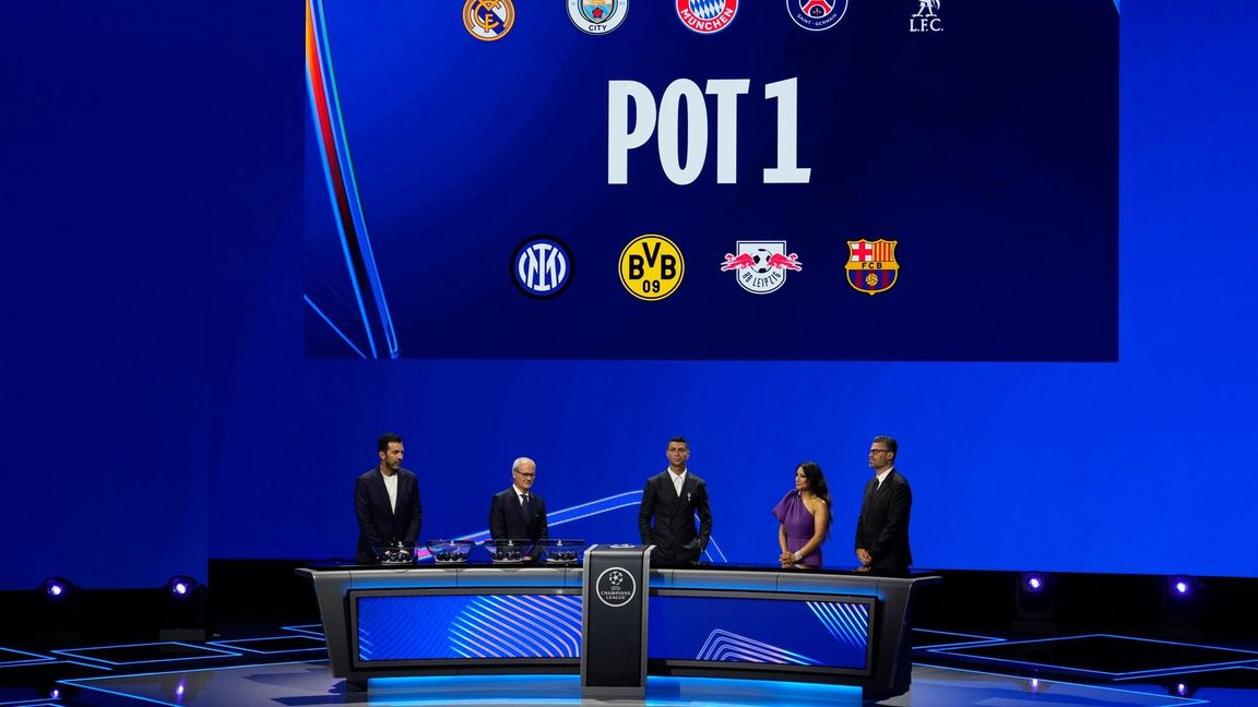 Nur der FC Bayern München startet mit einem Heimspiel in die Champions League.