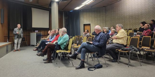 Rund 30 Zuhörer waren im Sindelfinger Stiftsgymnasium.