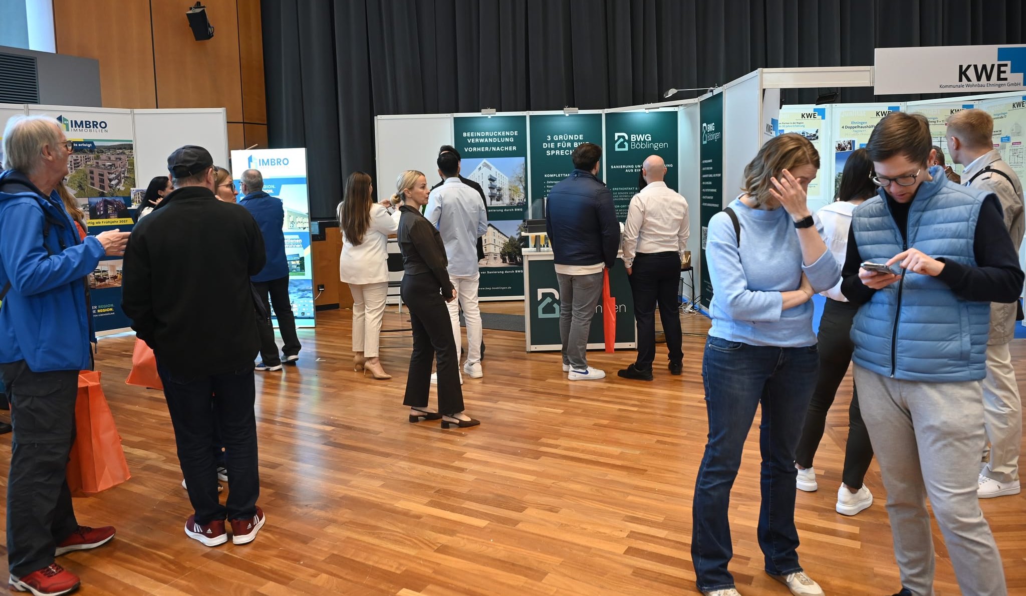 Viele Besucher nutzten die Immo-Messe in Böblingen, um sich über aktuelle Angebote und Entwicklungen auf dem regionalen Immobilienmarkt zu informieren.