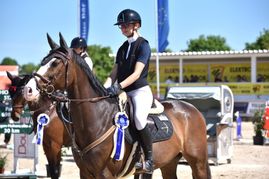 Siegerpaar in Renningens abschließender Zweisterne-A-Springprüfung: Nina Scheuerle (20/RFV Ehningen) und ihre elfjährige Holland-Stute Karanta.