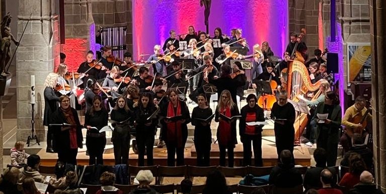 In die Sindelfinger Martinskirche laden die verschiedenen Ensembles der SMTT.