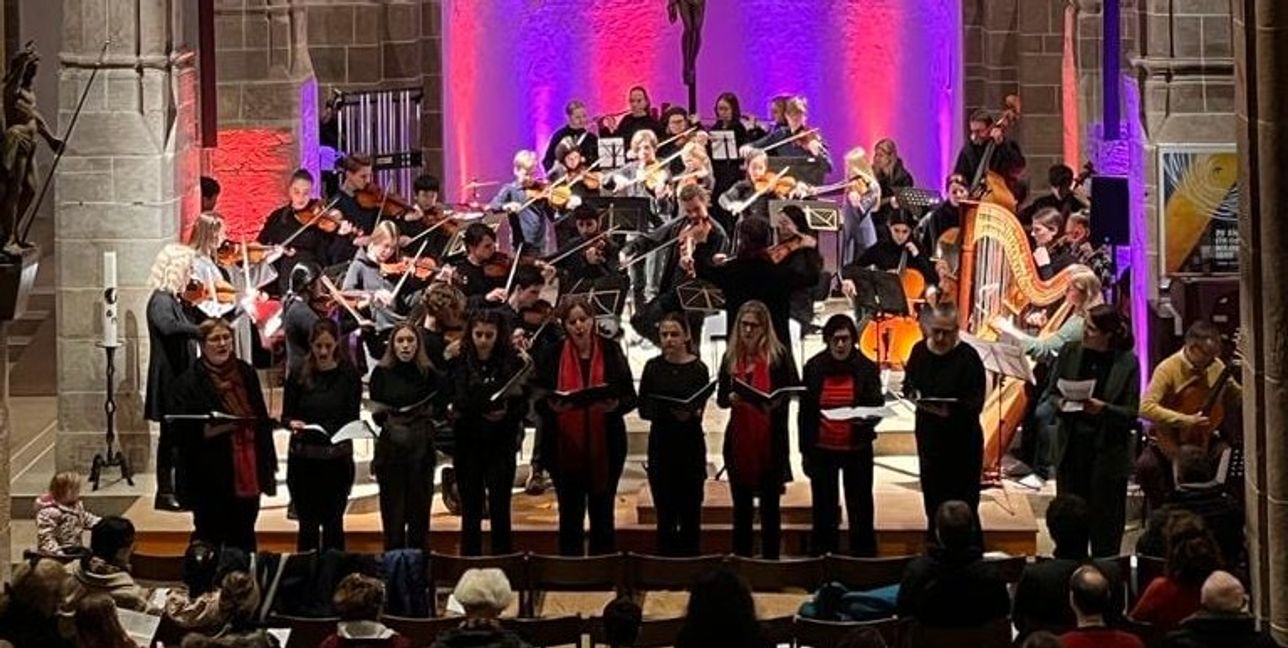 In die Sindelfinger Martinskirche laden die verschiedenen Ensembles der SMTT.