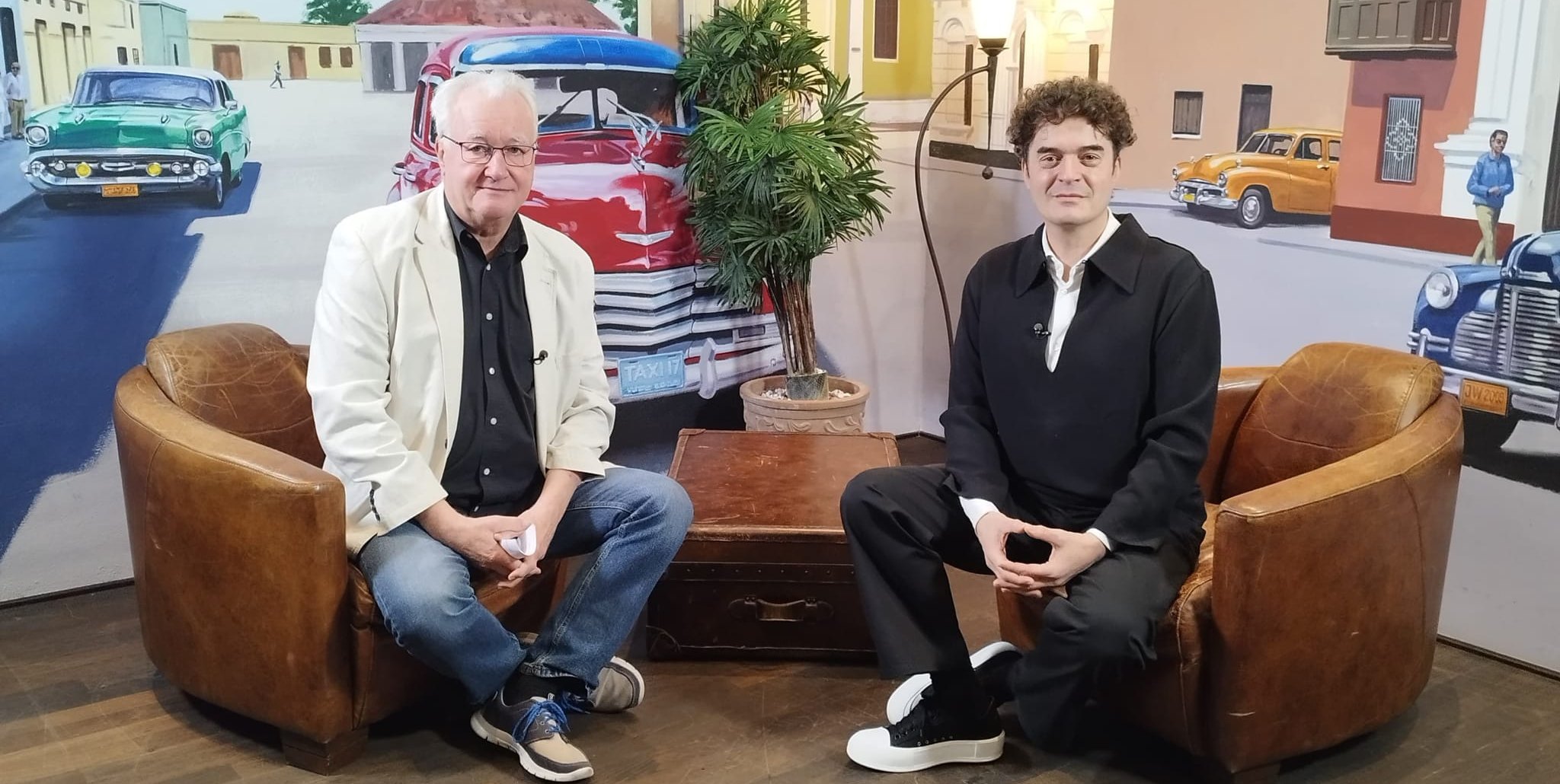 Volker Siegle (rechts) ist der Organisator der Gesundheits- und Sportwochen Böblingen/Sindelfingen. Wie sie sich in den jetzt 20 Jahren entwickelt haben, berichtet er im Stadtgespräch Böblingen bei Regio TV mit Hans-Jörg Zürn.