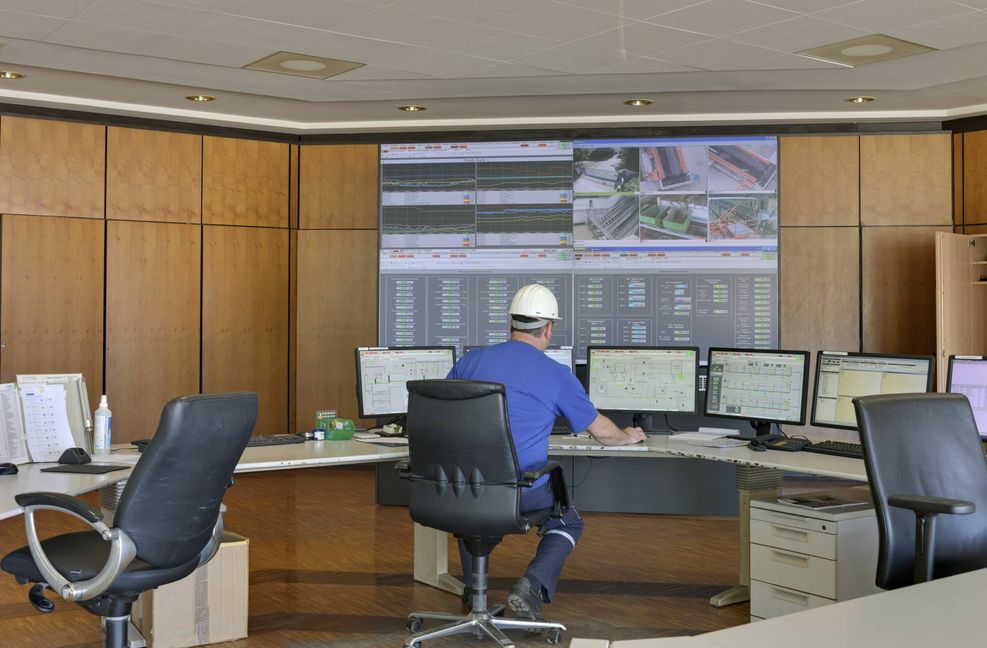 Auch Betreiber von Kläranlagen müssen sich vor Cyberattacken wappnen.