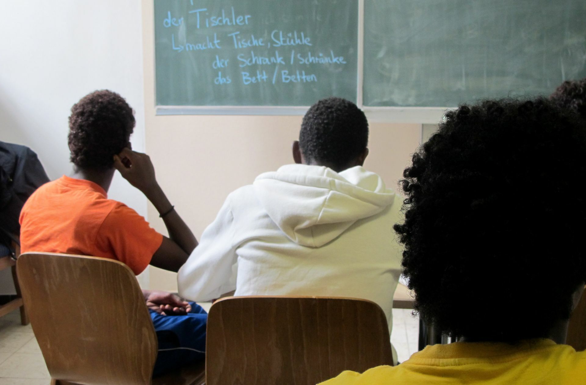 In Flüchtlingsklassen lernen  ukrainische Schüler  mit Jugendlichen aus    Afrika und dem arabischen Raum.