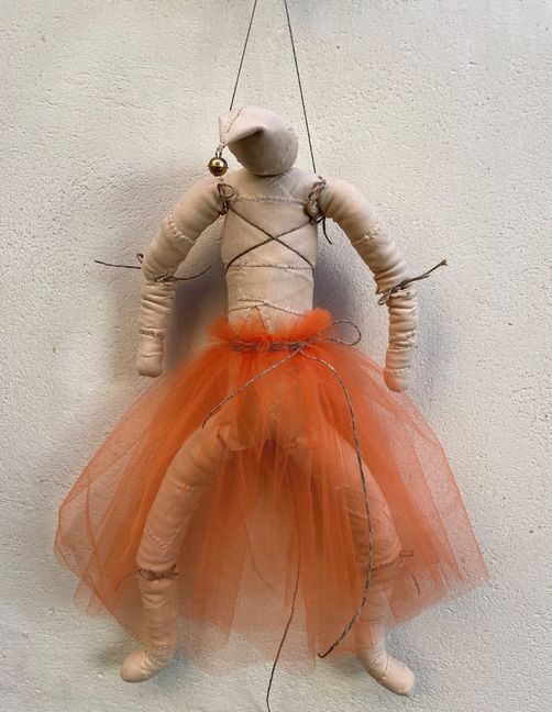 Die Sindelfinger Galerie LG28 in der Langen Straße 28 zeigt Arbeiten von Annerose Wald („Ich bringe Euch die Rosen“) und Waltraud Wellmann. Die Eröffnung ist am Freitag, 6. Juni ab 19 Uhr.