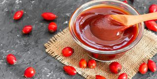 Aus Hagebutten entsteht bei der Familie Liebler-Latzko in Bad Boll unter anderem „Hägemark“ – ein kalt gerührtes Mark mit viel Vitamin C.