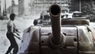 Beim Aufstand vom 17. Juni 1953 fuhren sowjetische Panzer durch Ostberlin.