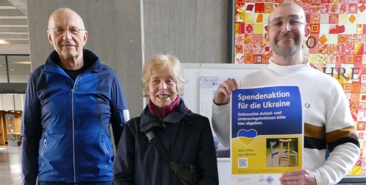 Thomas Geisser und Elisabeth Geisser von der Fahrradwerkstatt sowie Paul Koranyi Koordinator für Flüchtlingsprojekte vom Amt für soziale Dienste (von links) 	Bild Lück