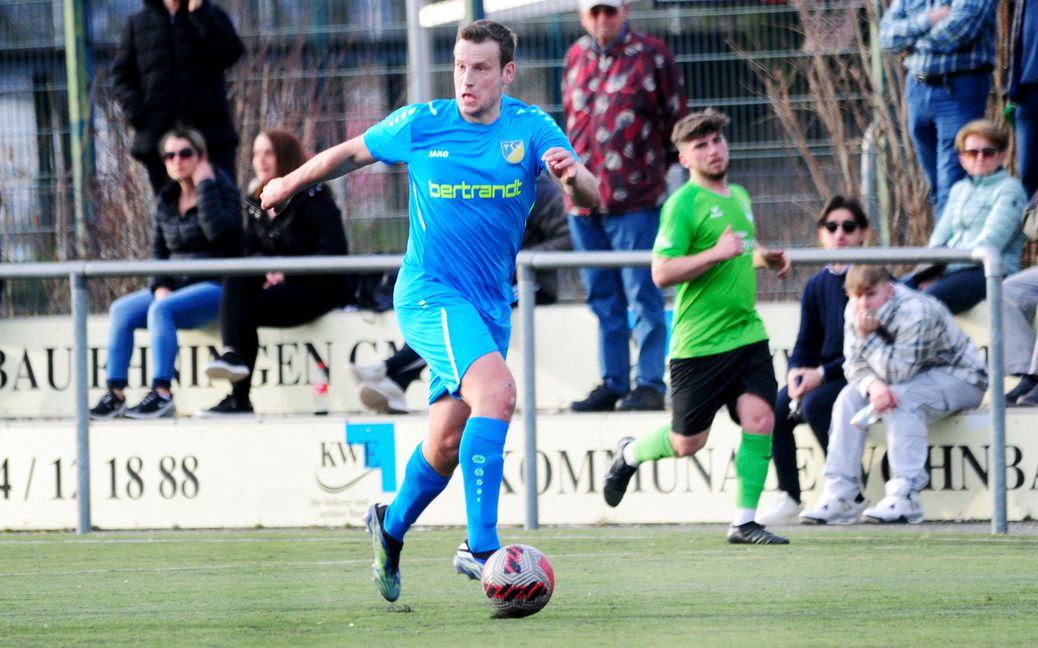 Oliver Glotzmann trifft doppelt gegen Ergenzingen.Bild: Photostampe