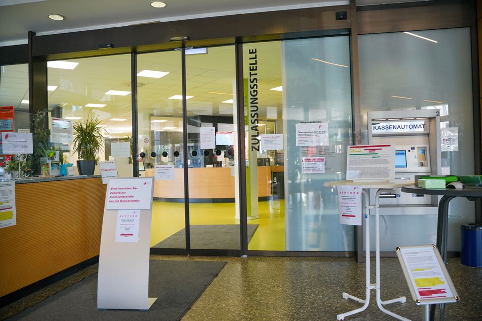 Momentan bekommen Kunden nur über eine Online-Reservierung einen Termin bei der Zulassungsstelle in Böblingen.  Bild: Dettenmeyer
