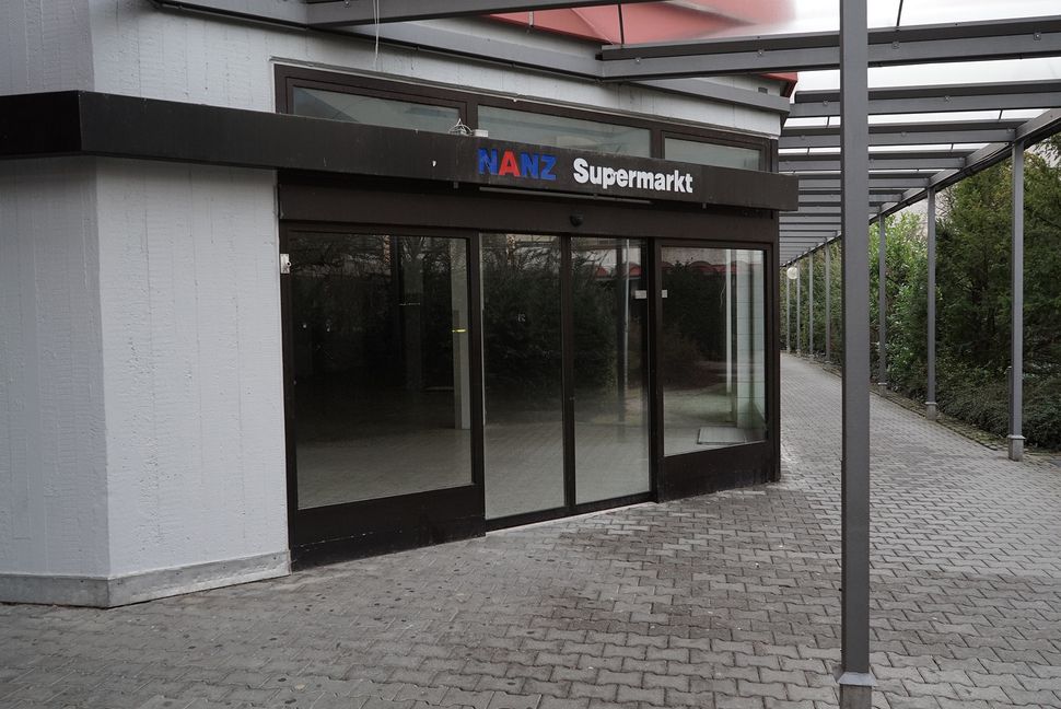 Der ehemalige Supermarkt im Hinterweil steht seit Jahren leer. Bild: Heiden
 239337440