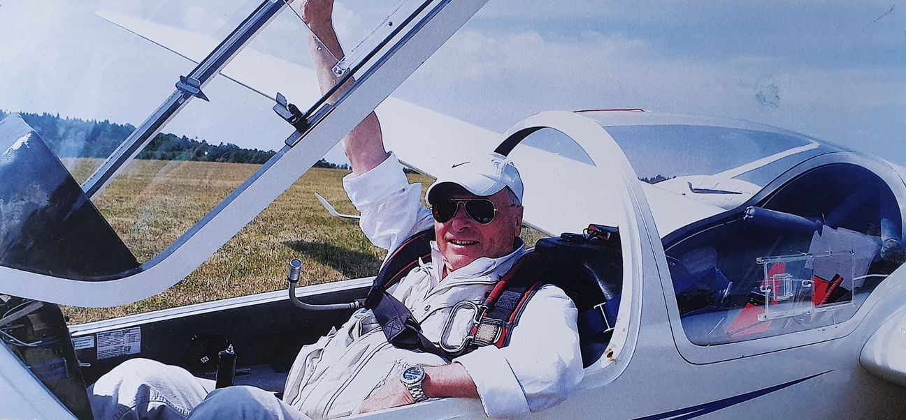 Jörg Schumacher am Steuerknüppel – und damit im Glück. Der Stadtrat und Kreisrat aus Sindelfingen kann den Wind unter den Flügeln heute noch spüren.Bild: z