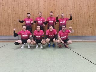 In der heimischen Wiesengrundhalle haben die Grafenauer Faustballer in dieser Zweitliga-Saison  bisher immer Grund zum Jubeln.  Bild: z