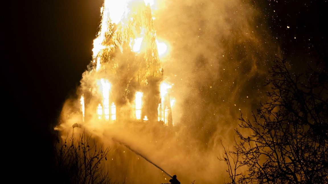 In der Silvesternacht ist die Vondelkirche in Amsterdam in Brand geraten.