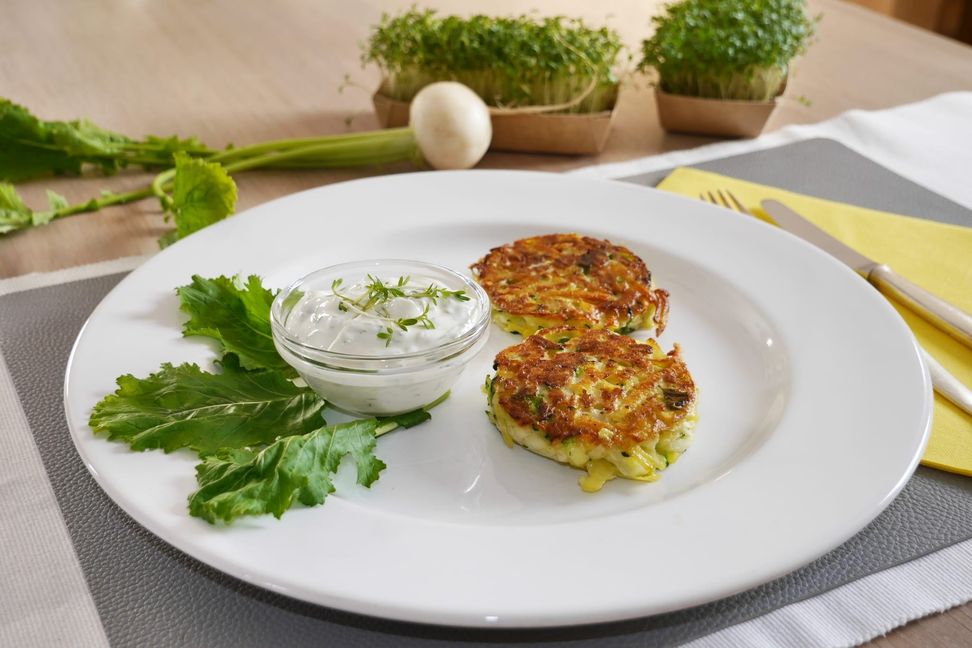 Mairübchen-Rösti mit Kressequark. Bild: Wassiliki Babel