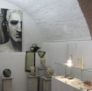 Zu seiner Weihnachtsaustellung lädt der Kulturkreis Grafenau in Dätzinger Schlosskeller. Die Eröffnung ist am Freitag, 5. Dezember um 19 Uhr. Geöffnet auch am Samstag, 6. Dezember von 11 bis 18 Uhr sowie am Sonntag, 7. Dezember von 11 bis 17 Uhr. Das Schlosscafé hat am Sonntag von 13.30 bis 16.30 Uhr geöffnet.