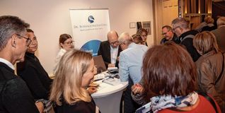 Mit gezielten Fragen kamen viele Besucher beim ersten Alles-geregelt-Tag zu Rechtsanwalt Dr. Bernd Schmalenbach.