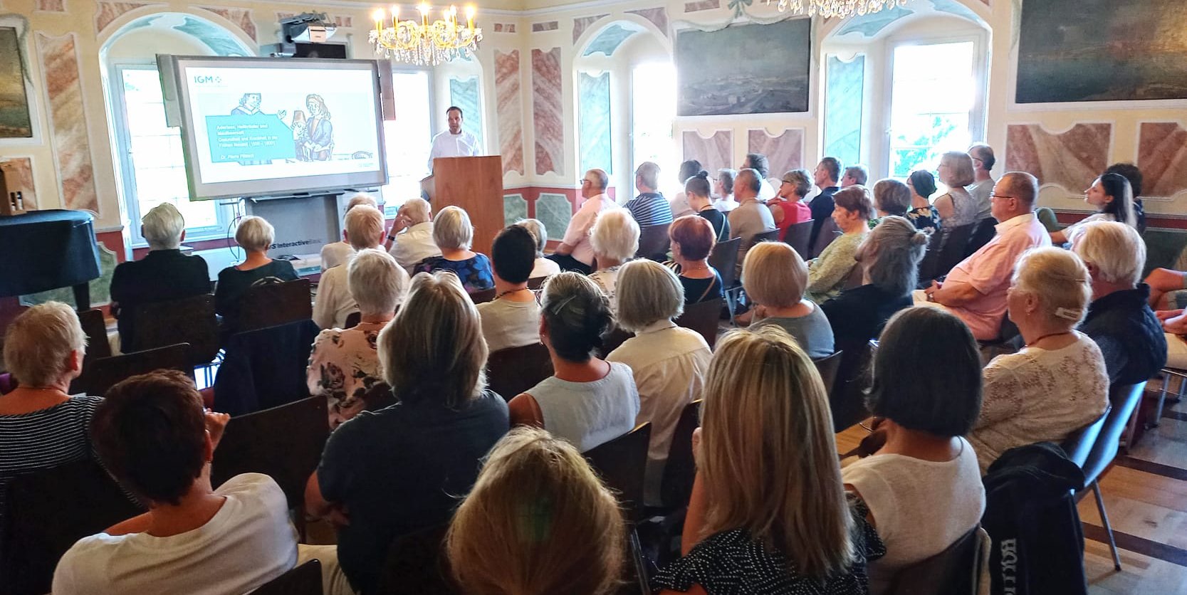 Großer Andran im Maltesersaal beim Vortrag von Dr. Pierre Pfütsch.