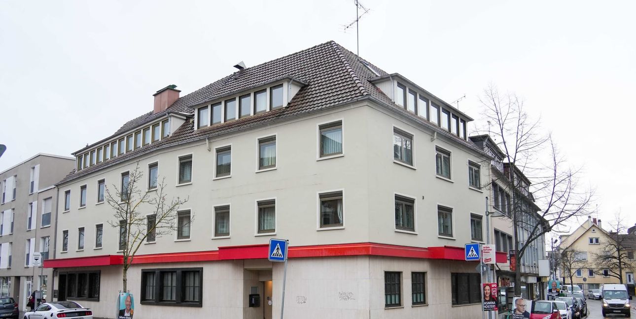 Das angemietete ehemalige Hotel bietet Platz für  40 bis 60 Personen.