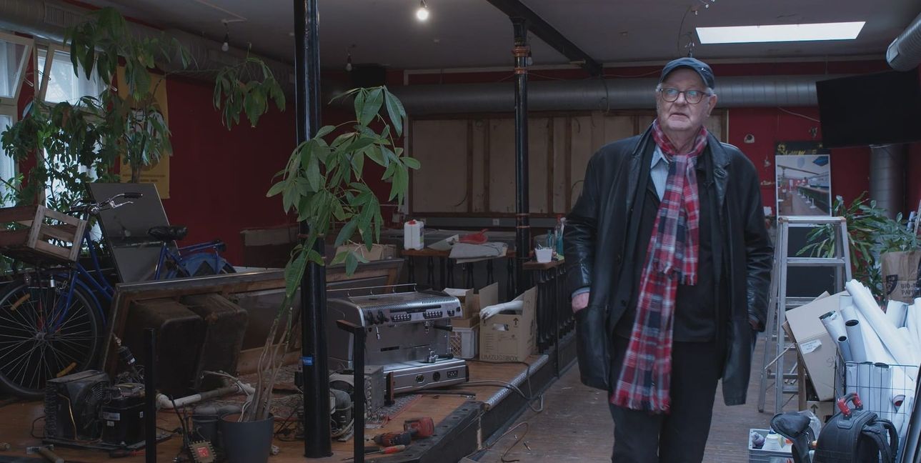 Stefan Paul, Betreiber des Kinos Arsenal: Szenenbild aus der Dokumentation „Kinoleben“.