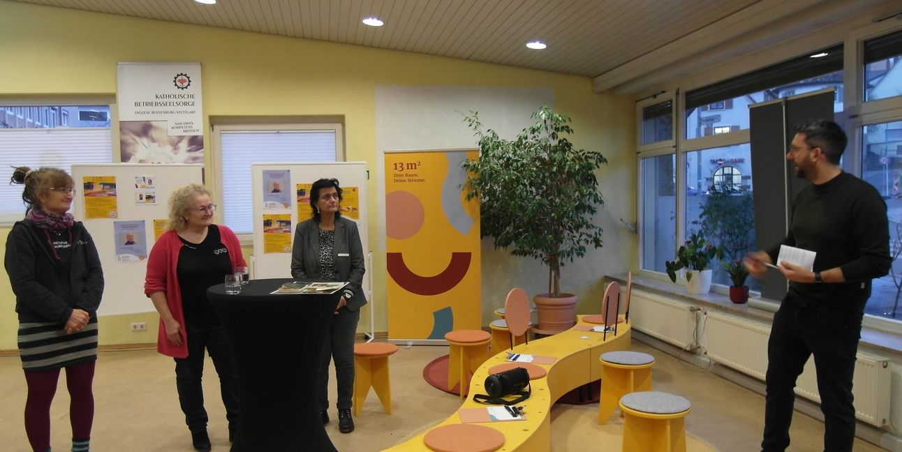 Auf unserem Foto: Luca-Christin Wenz, Prof. Ute Reuter, Carolina Montfort Montero und Marian Schirmer (von links).