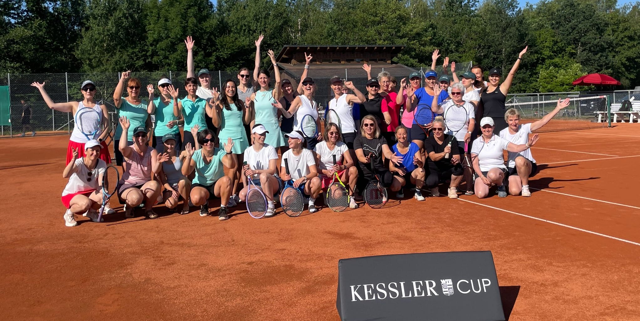 Auf der Anlage des TSV Neuhengstett spielten die Tennis-Damen.