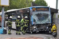 Aufräumarbeiten nach dem Unfall.