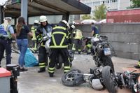 Aufräumarbeiten nach dem Unfall.