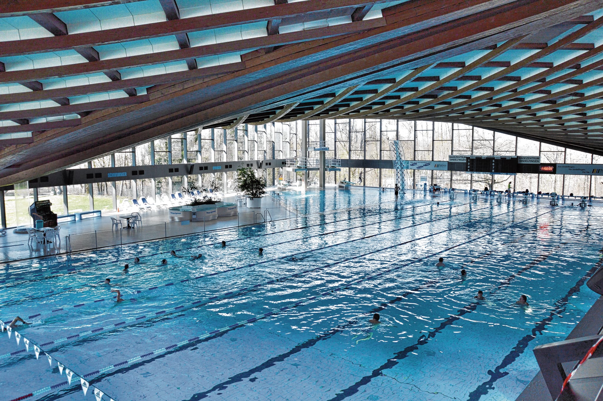 Das Hallenbad im Badezentrum.