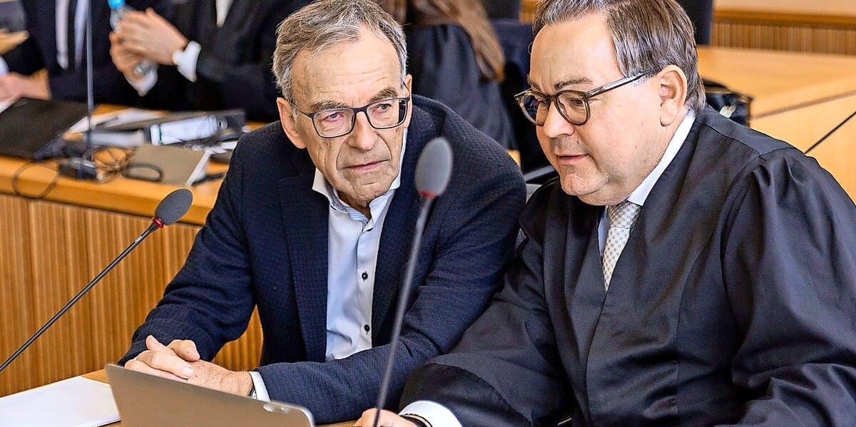 Werner Wölfle (links) wurde im Prozess vor dem Landgericht vom bekannten Stuttgarter Strafverteidiger Markus Bessler verteidigt, der lange einen Freispruch anstrebte, aus Gründen der Prozessökonomie aber eine symbolische Geldauflage vorschlug.