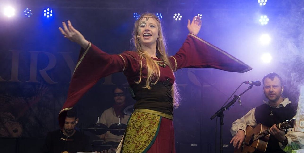 Die Gruppe
 „Fairytale“ spieltauf dem Grünen Platz.