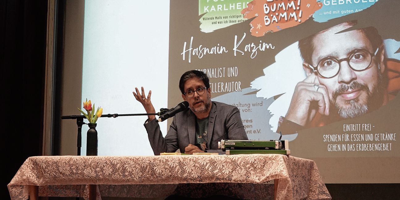 Der Journalist und Bestellerautor Hasnain Kazim bei seiener Autorenlesung am Sindelfinger Stiftsgymnasium.